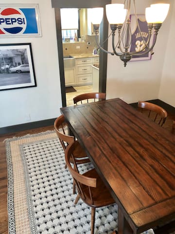 NEW! Classic L.A. Bungalow gallery image 4