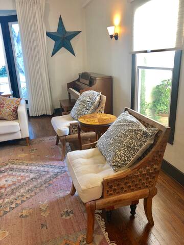 NEW! Classic L.A. Bungalow gallery image 3