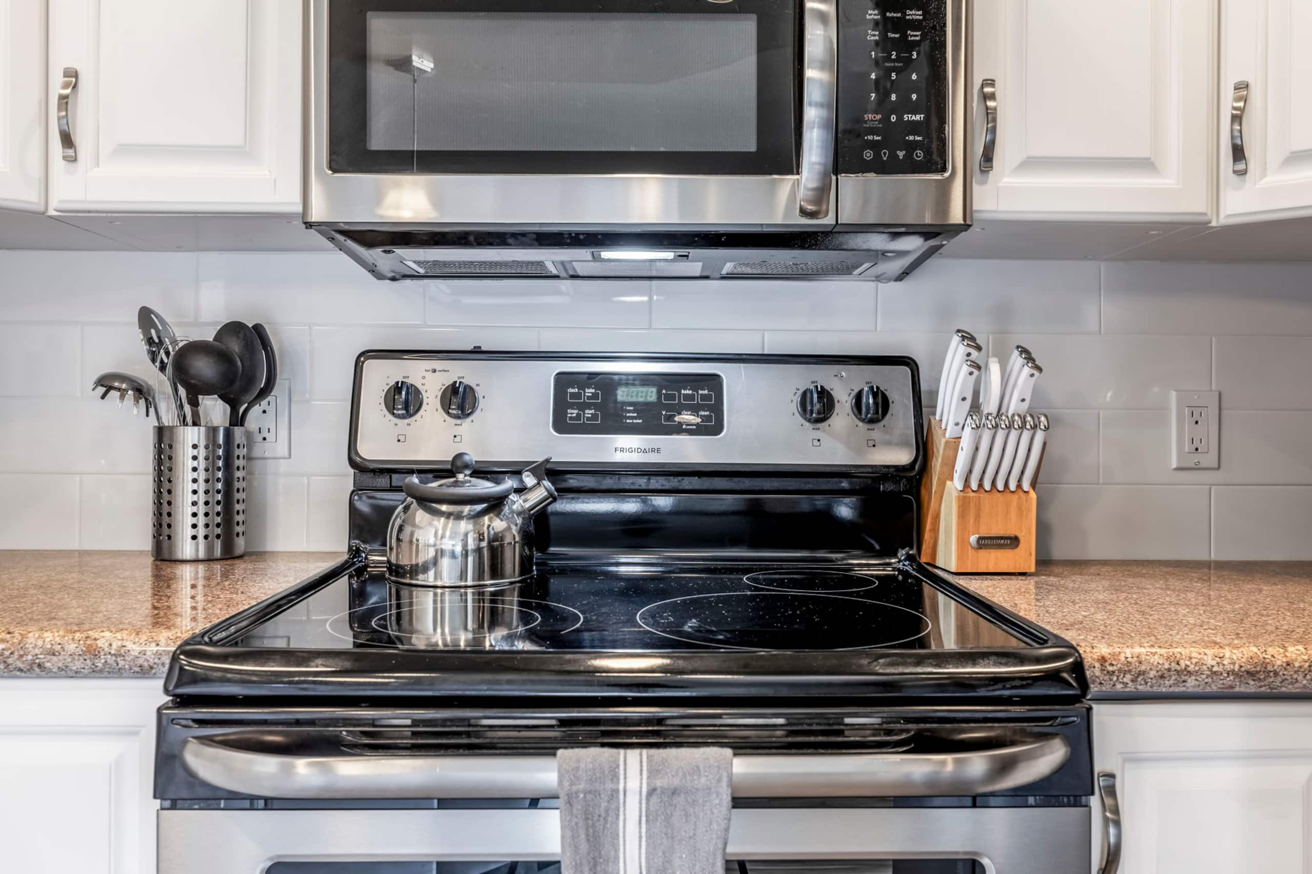 Condo in Lahaina · ★4.88 · 1 bedroom · 2 beds · 1 bath - Image 12