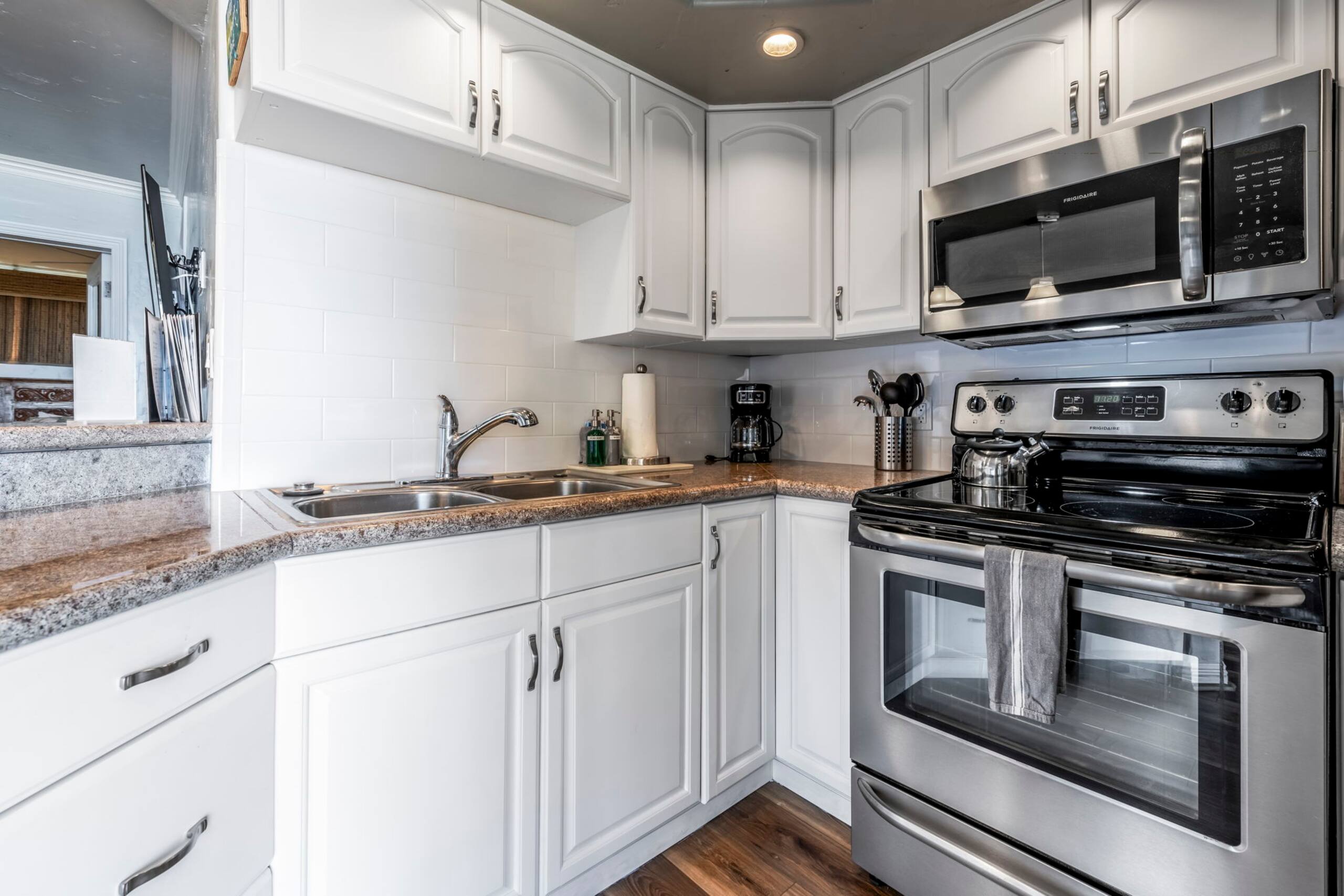 Condo in Lahaina · ★4.88 · 1 bedroom · 2 beds · 1 bath - Image 13