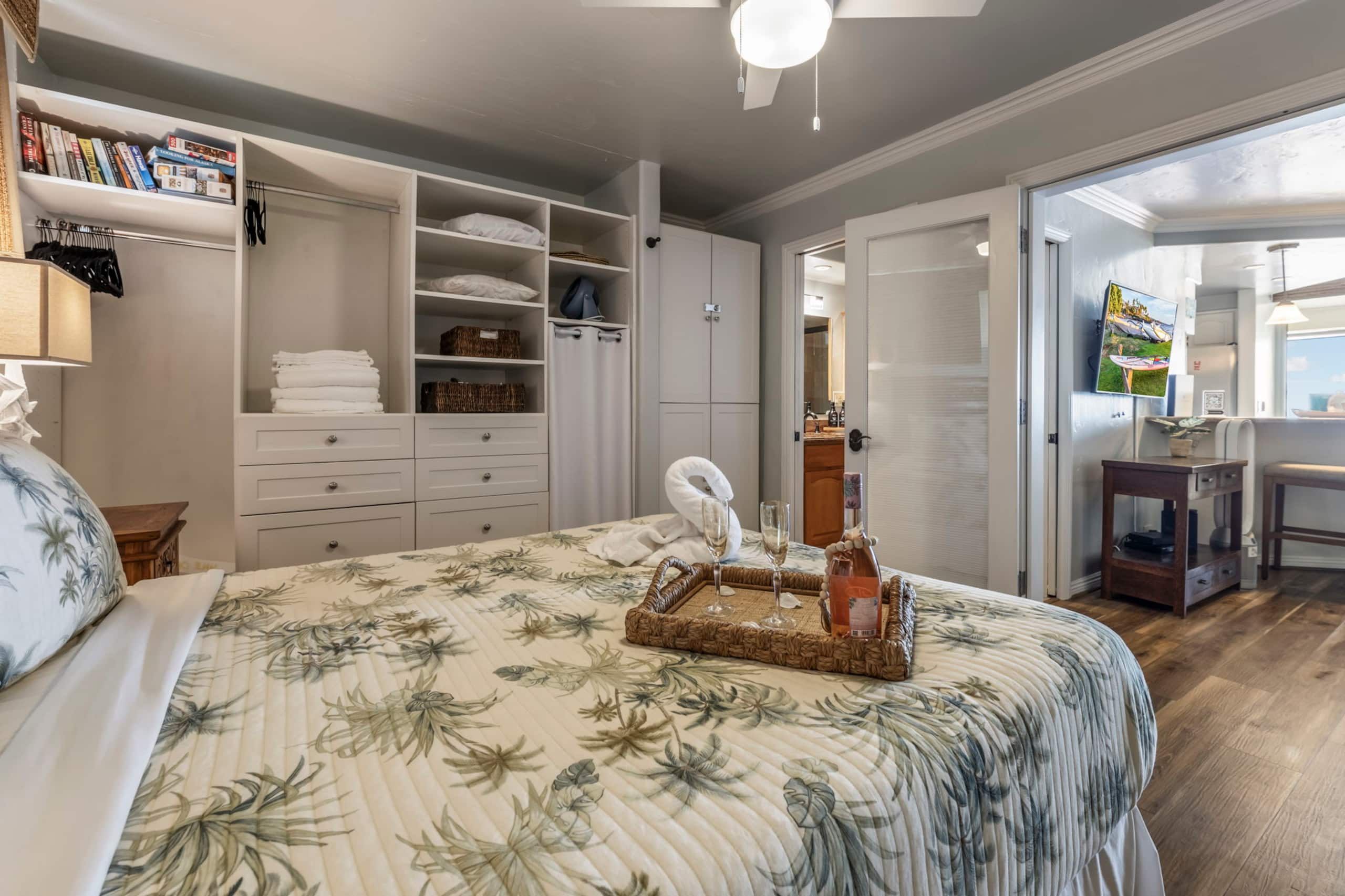 Condo in Lahaina · ★4.88 · 1 bedroom · 2 beds · 1 bath - Image 16