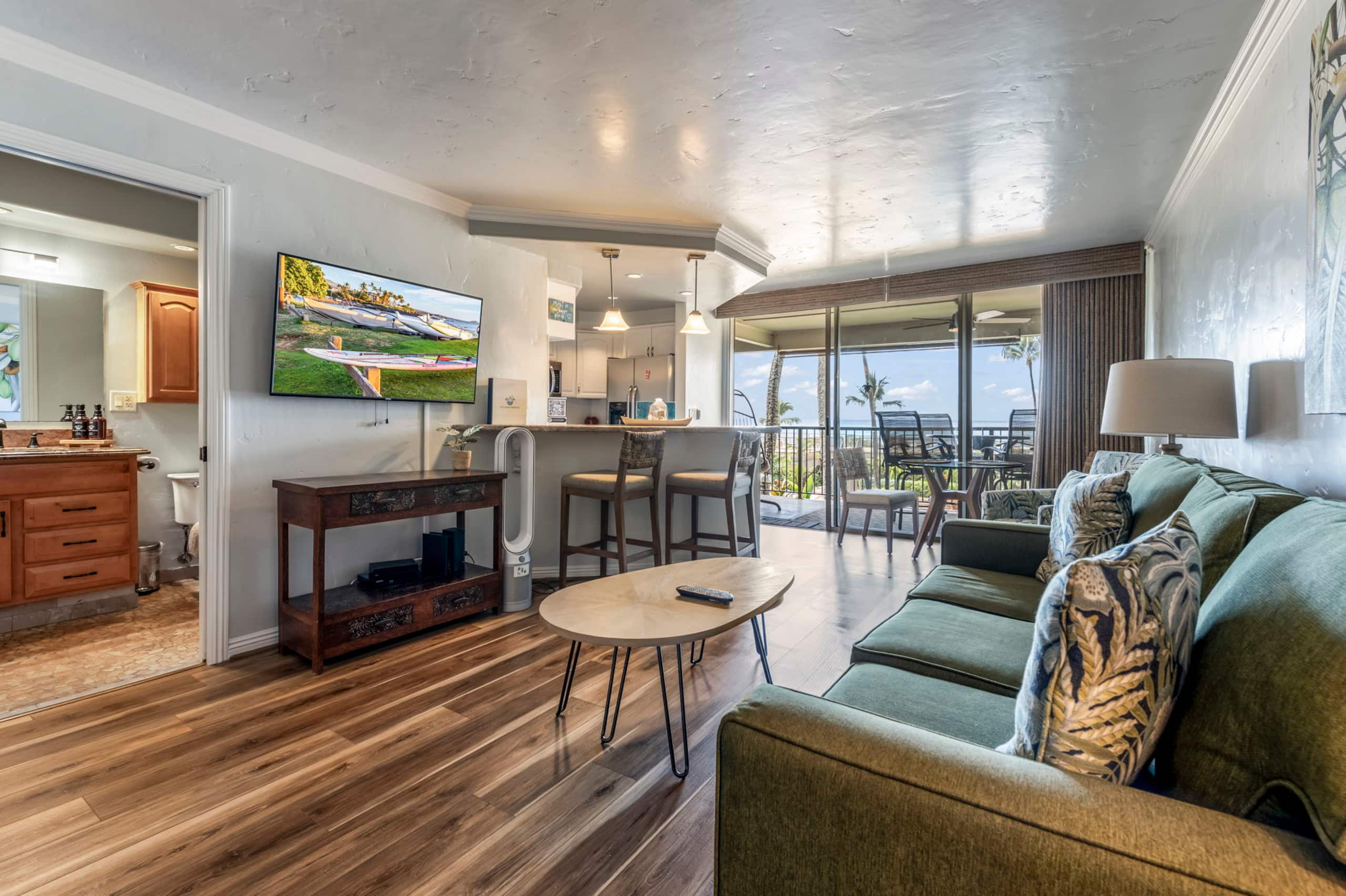 Condo in Lahaina · ★4.88 · 1 bedroom · 2 beds · 1 bath - Image 3