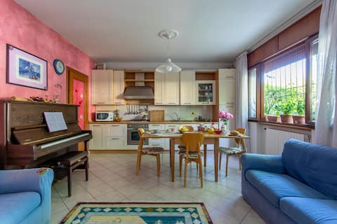 Quiet residence with garden and private park