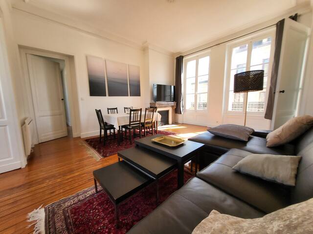 Appartement lumineux Art-déco centre-ville parking