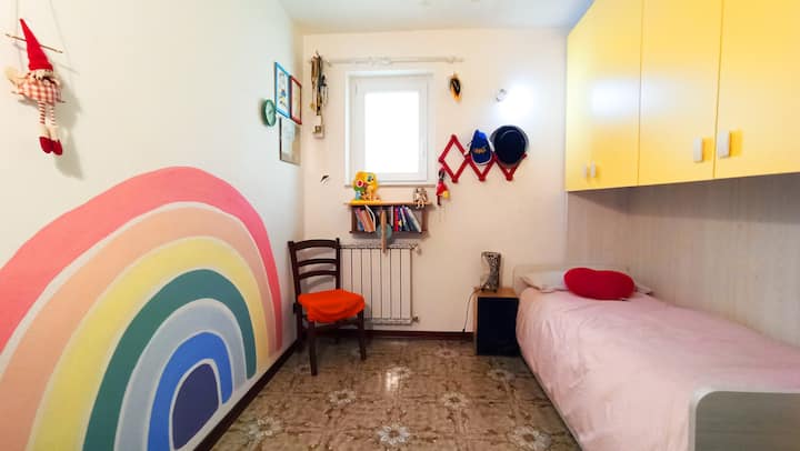 غرفة نوم واحدة مثالية للأطفال