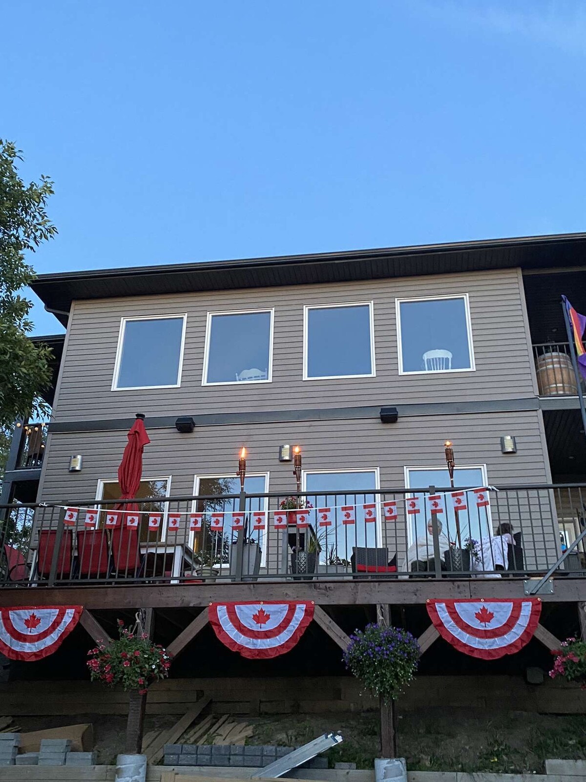 Last Mountain Lake House with Hot Tub Houses for Rent in Dufferin No