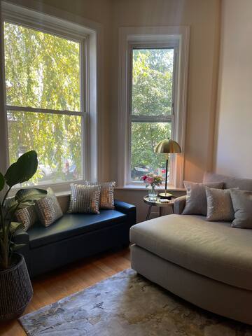 Fierce Stay in Wrigley – Step from Cubs Stadium gallery image 2