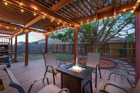 Epic Fun Luxury 4 BR in DFW w/ Casino & Lounge!
