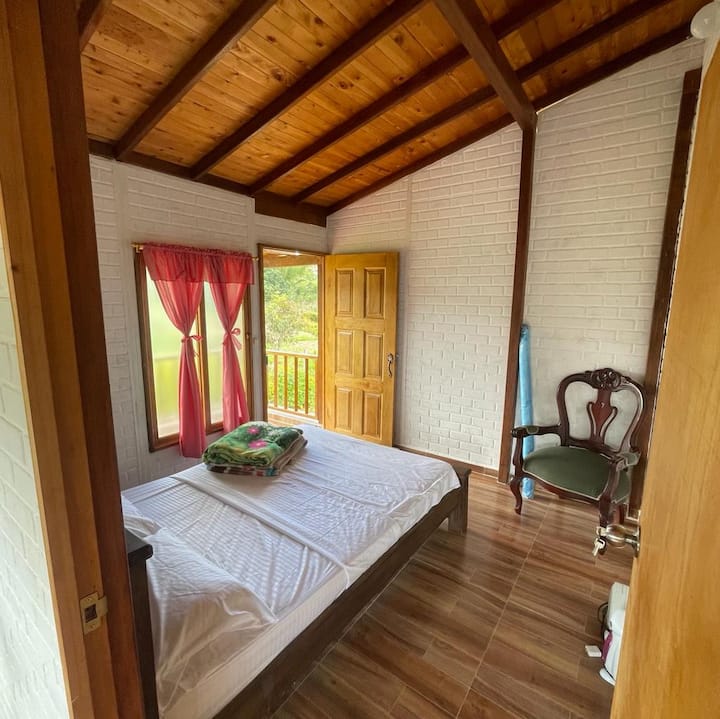 Izba 2, druhé poschodie