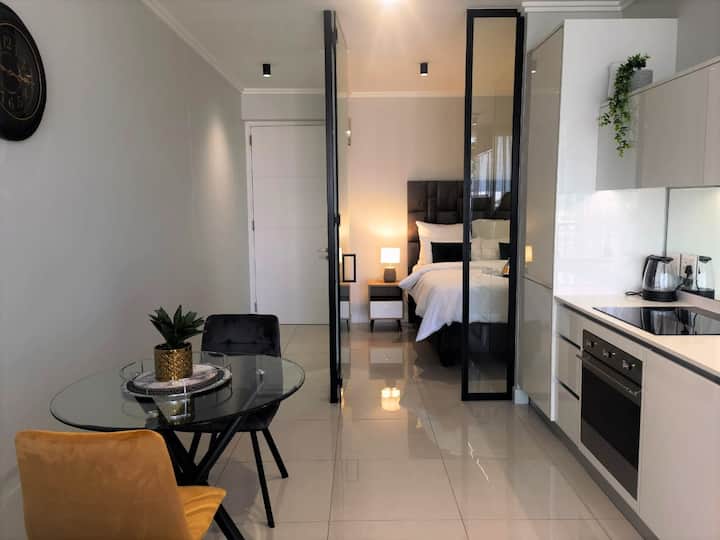 Executive Suite at Ellipse in Waterfall Midrand Apartments for Rent