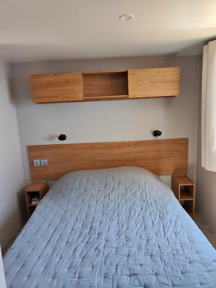 Master suite. On the right, window overlooking the sea, on the left, the door for the private bathroom.