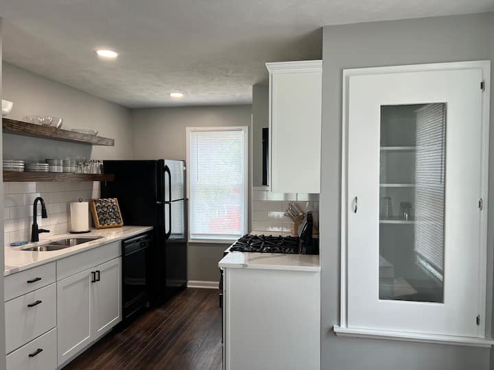 Aksarben Stay Berkshire! CWS! UNO! Houses for Rent in Omaha