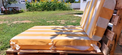Beach&country.Ocean 6mints walking, big garden,bbq