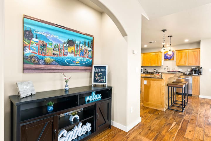 Esta espaciosa entrada está llena de folletos informativos, menús de restaurantes y mapas locales que te ayudarán durante tu estancia.