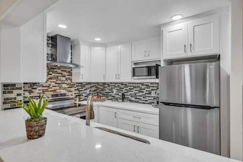 2 Master Suites | Garage + spot, Wi-Fi, W / D