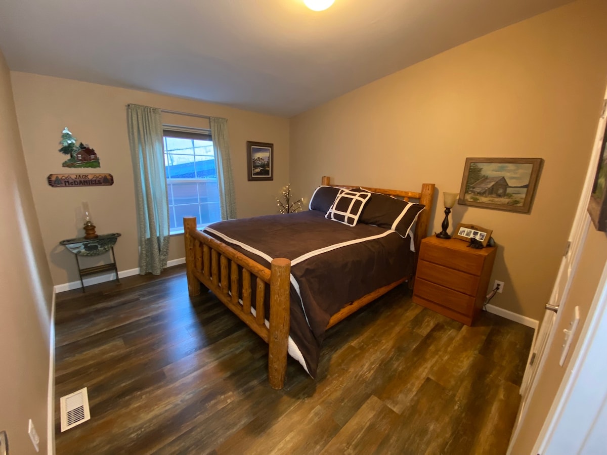 卧室3 ：标准双人床