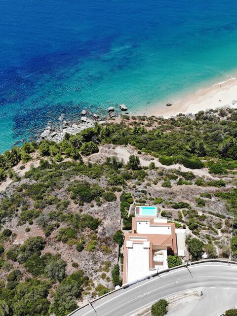 Exclusive Oceanfront Villa by So.Infinito