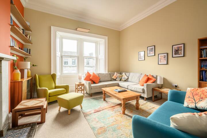 5-BR 3-BTH Newington Apartment – Modern & Spacious gallery image 2