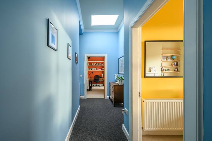 5-BR 3-BTH Newington Apartment – Modern & Spacious gallery image 4