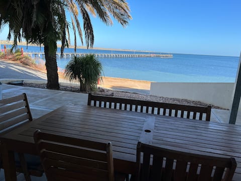 Beachside & Jetty View 6 (Captains Apartment)