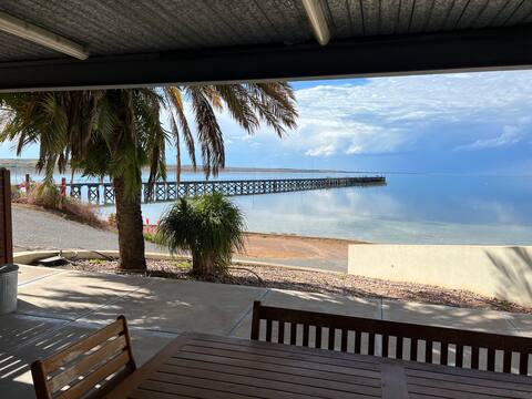Beachside & Jetty View 6 (Captains Apartment)