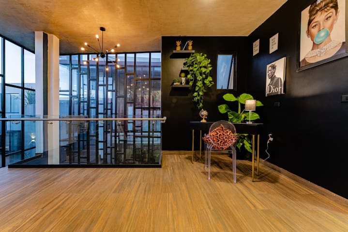 Luxury PH with Rooftop, BBQ, and Stunning Views