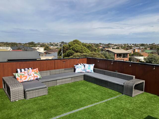 Summer Fun by the Beach for Family &Pets-Sea Views gallery image 3