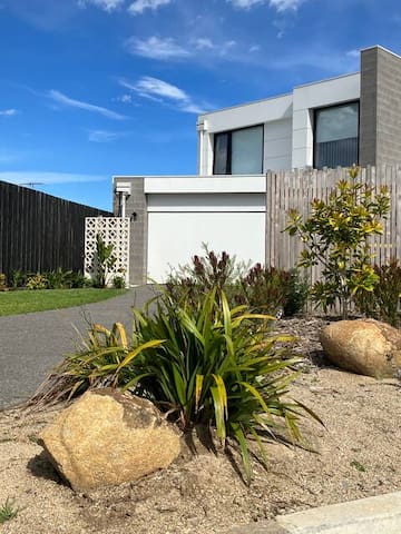 Summer Fun by the Beach for Family &Pets-Sea Views