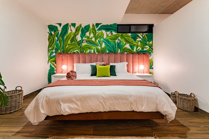 Two Combined Units: PH & Apartment w/Rooftop & BBQ gallery image 3