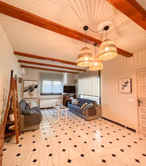 Anuncio de Airbnb popular: your vacation home on the beach en Mont Roig Del Camp