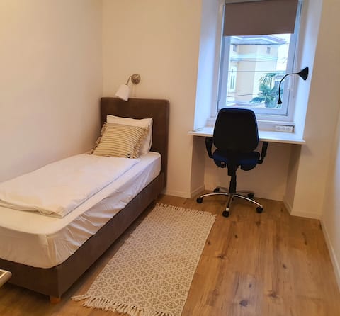 Popular Airbnb listing: Nice 2 bedroom apartment near city center in Mjesni Odbor Banderovo
