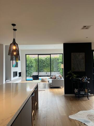 Brighton Poolside Family Home gallery image 2