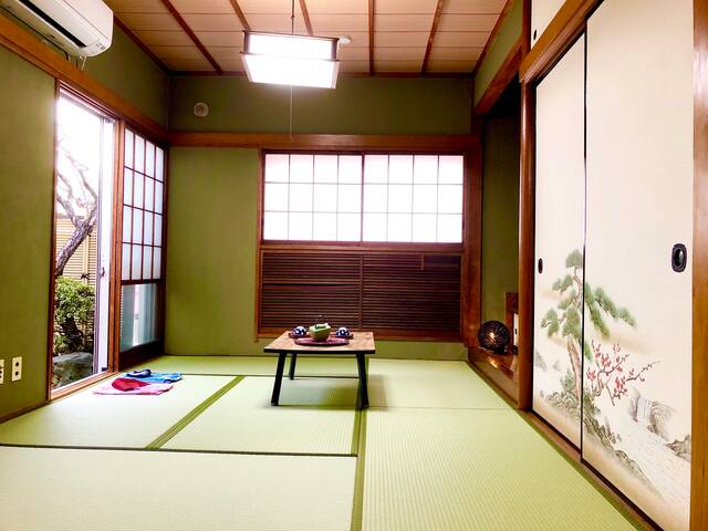 新宿駅電車3分、JR新大久保駅徒歩8分、108 ㎡日本庭園の宿、2浴室2トイレ、歌舞伎町徒歩10分 gallery image 2