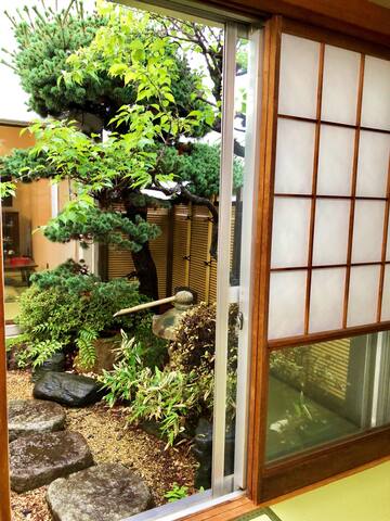 新宿駅電車3分、JR新大久保駅徒歩8分、108 ㎡日本庭園の宿、2浴室2トイレ、歌舞伎町徒歩10分 gallery image 4