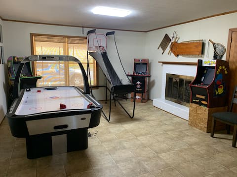 Arcade/Location/Sleeps 8/Clean