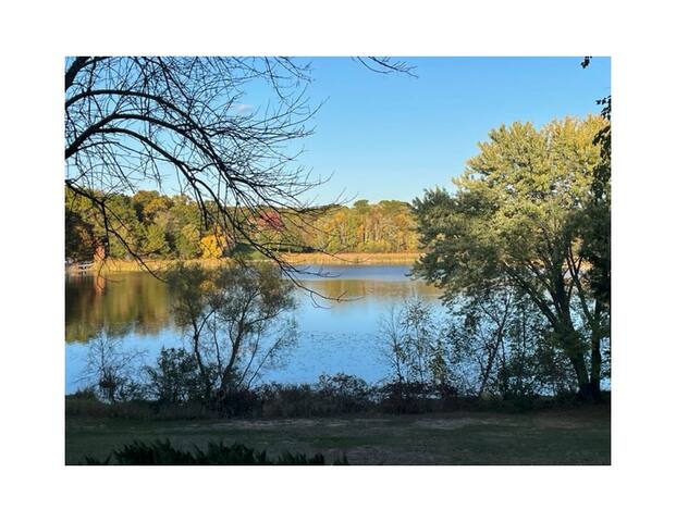 Birch lake retreat -suitable for large groups gallery image 3