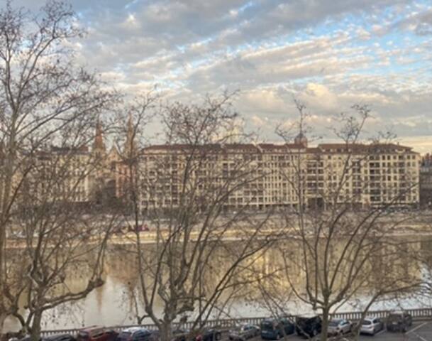 Le Prestige Vieux Lyon : Duplex Vue sur la Saône gallery image 4