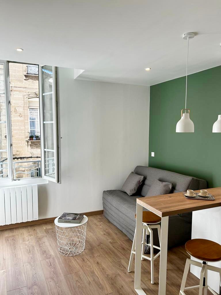 Leistungsstarkes Airbnb: Renovated studio in the heart of Avignon in Avignon