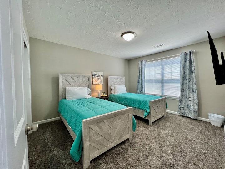 第二间卧室设有两张单人床，非常适合儿童或成人入住。