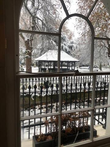 Gorgeous Grade II Georgian Home on a leafy square gallery image 5