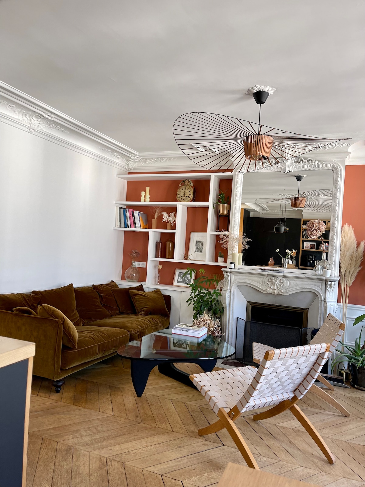 Popular Airbnb listing: Typical parisian appartment in Paris 10e Arrondissement