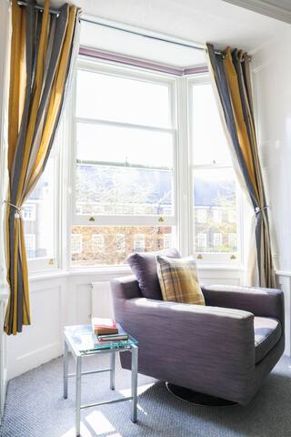 Lovely 2 bed flat – Pearl Paddington gallery image 3