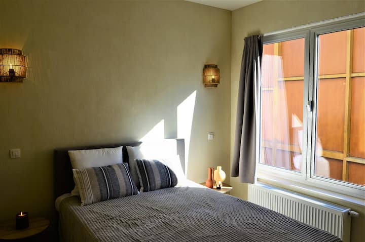 spavaća soba 1, glavni ormar, TV od 55 inča