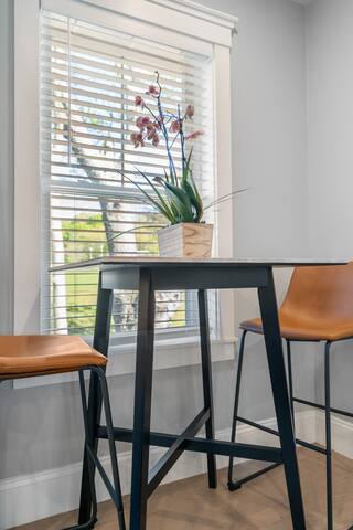 New 3 bedroom, 2 bath unit, meadow view! gallery image 4