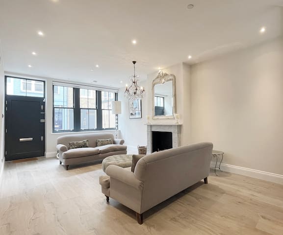 Mews house at Kensington Gardens