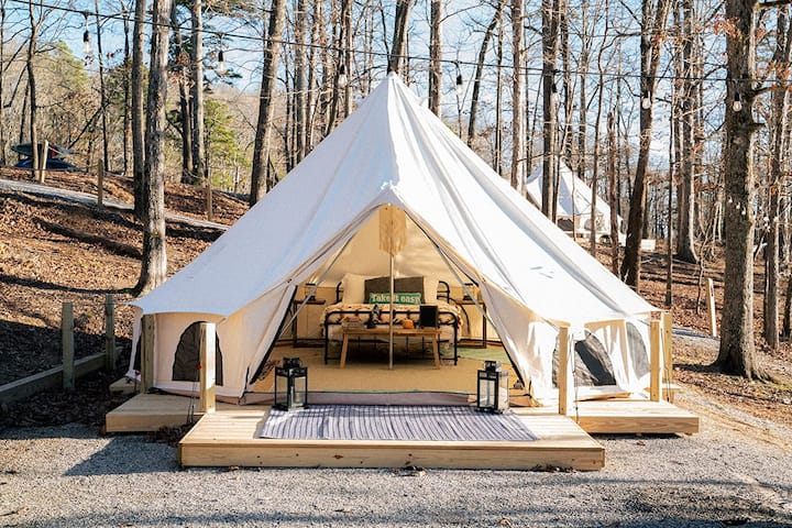 Brimfield Massachusetts Meadows Glamping at show 1 - Tents for Rent in  Brimfield, Massachusetts, United States - Airbnb