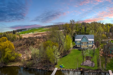 Large Private Lakefront Home  *Dogs Ok