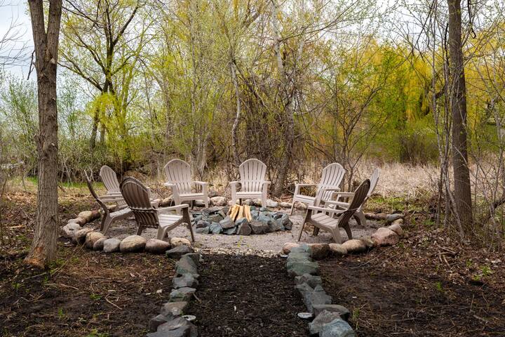 Large Private Lakefront Home *Dogs Ok gallery image 3