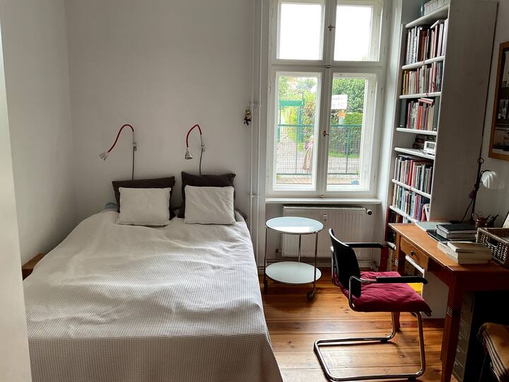 Krevat 140x200, hapësirë pune