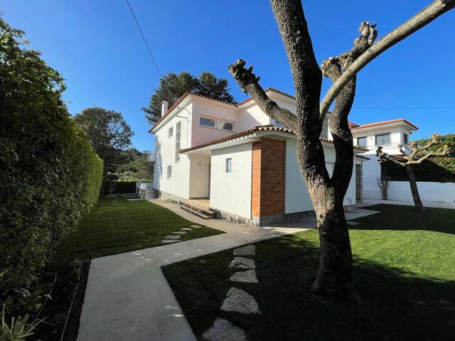 Cascais Villa – private pool gallery image 5